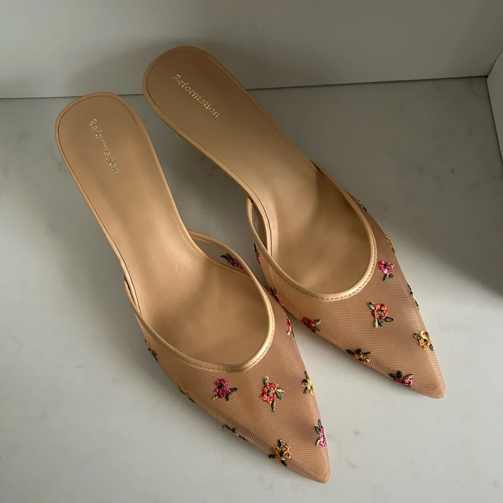 Reformation Wilda Floral Pointed Toe Kitten Mule - Picture 2 of 4